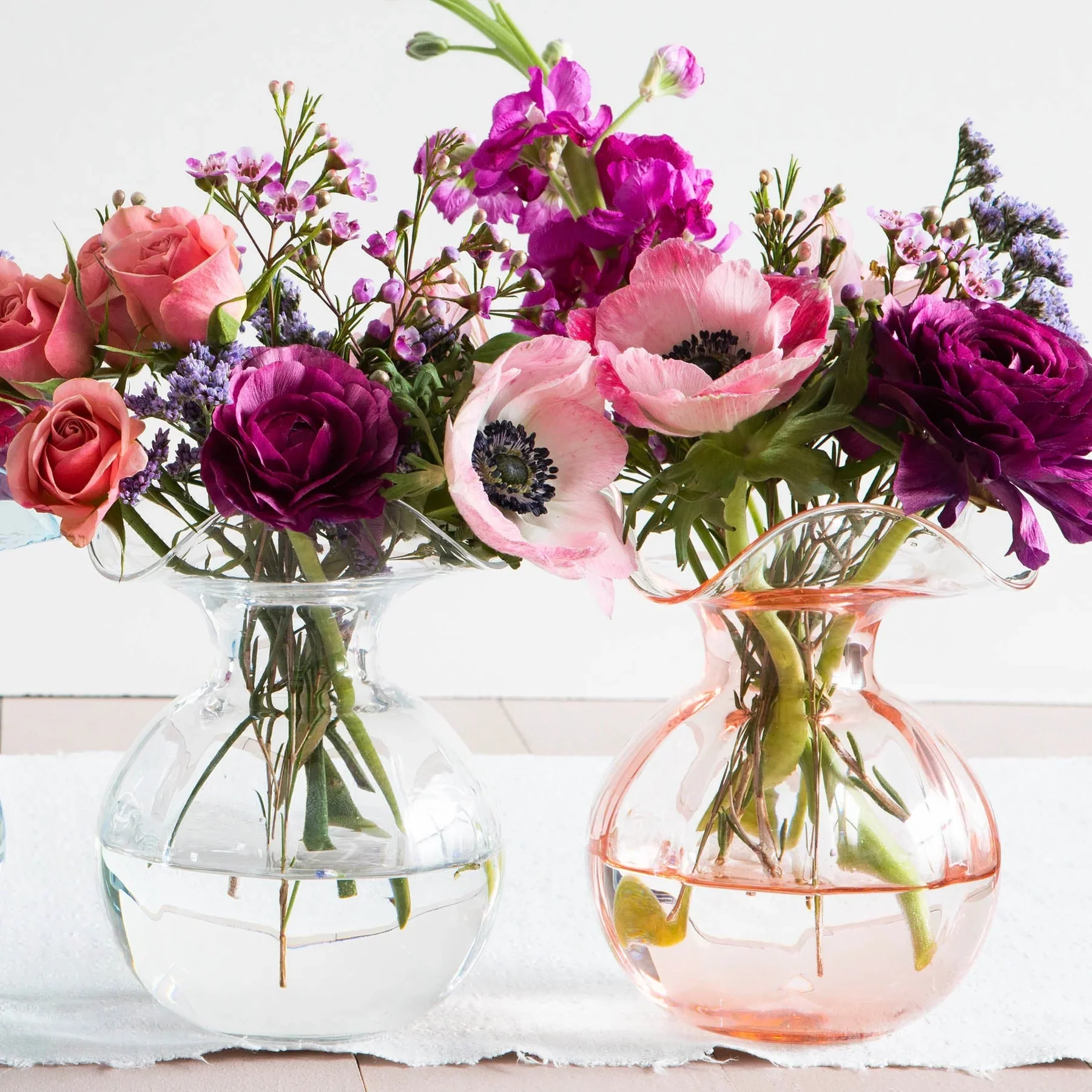 Vietri Hibiscus Glass Clear Bud Vase - Image 3