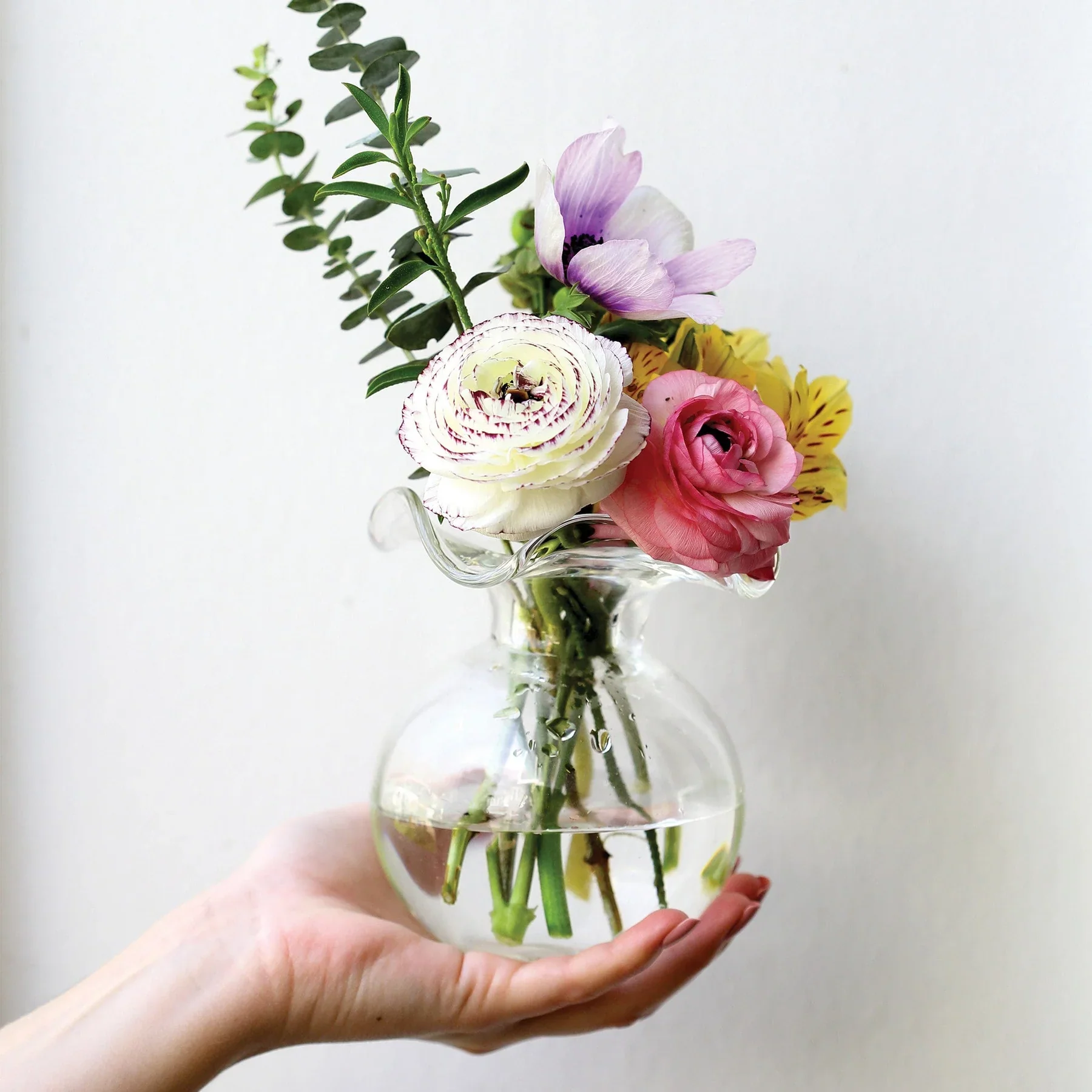 Vietri Hibiscus Glass Clear Bud Vase - Image 5