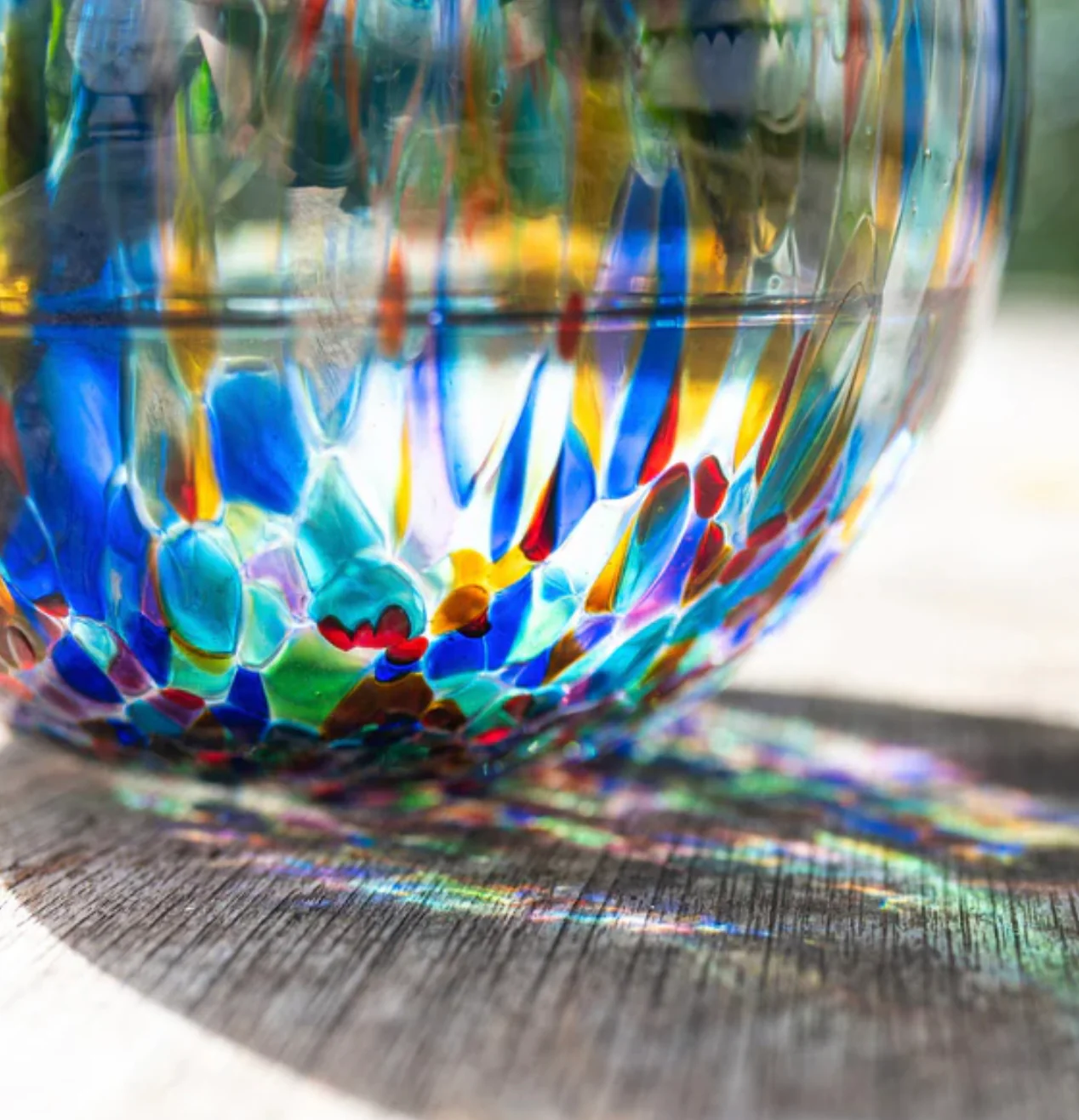 Vietri Hibiscus Glass Carnevale Bud Vase - Image 3
