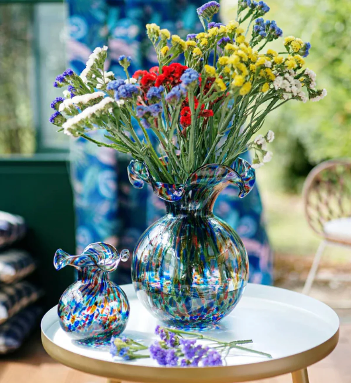 Vietri Hibiscus Glass Carnevale Medium Fluted Vase - Image 4